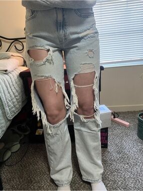 Distressed Light Blue Women's Ripped Jeans